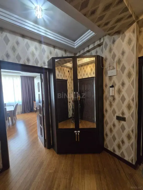 Kirayə verilir 2 otaqlı mənzil 93 m²