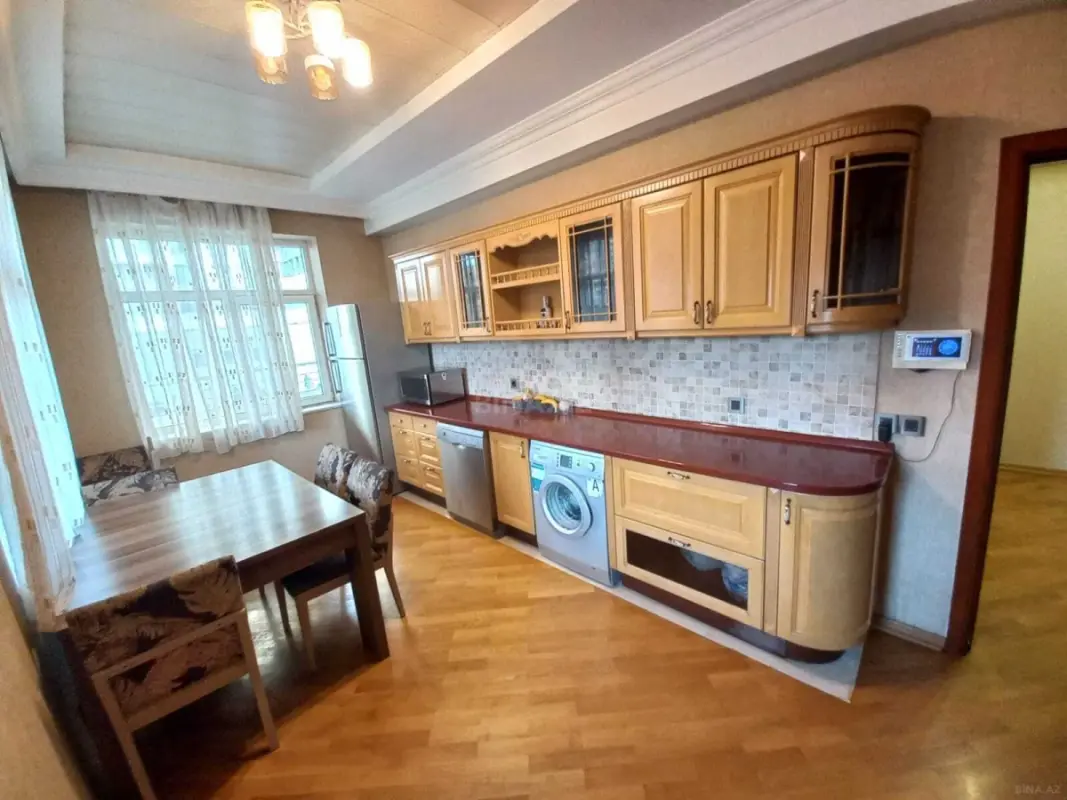 Kirayə verilir 3 otaqlı mənzil 130 m²
