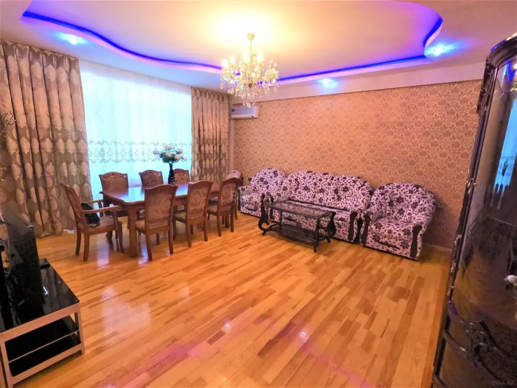 Kirayə verilir 3 otaqlı mənzil 123 m²