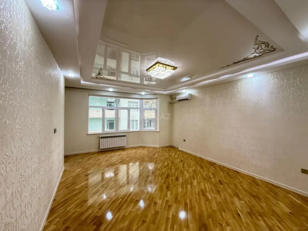 Satılır 3 otaqlı mənzil 125 m²