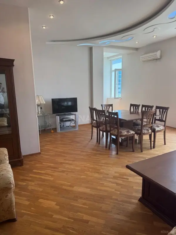 Kirayə verilir 2 otaqlı mənzil 90 m²