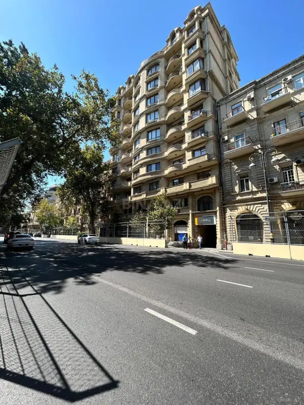 Satılır 4 otaqlı mənzil 152 m²