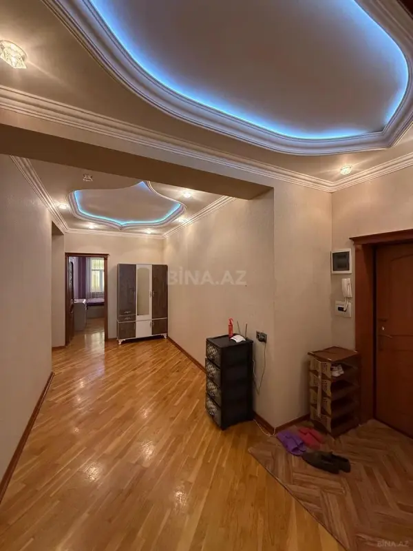 Satılır 3 otaqlı mənzil 130 m²