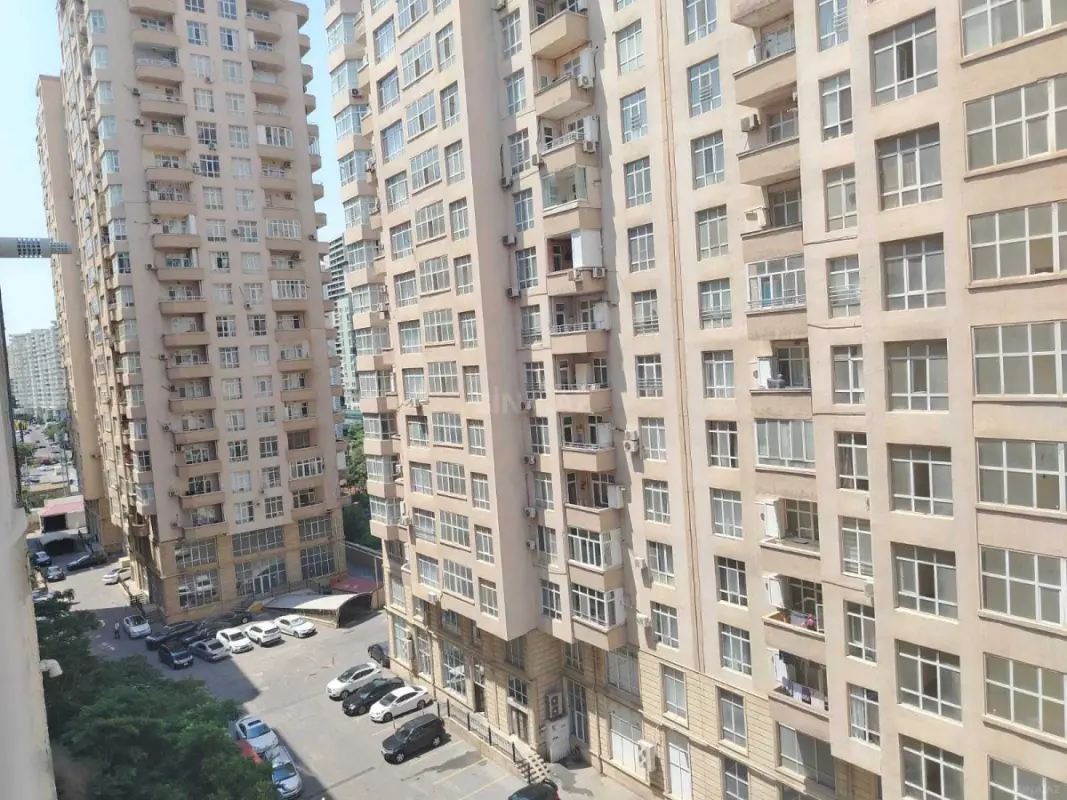 Satılır 3 otaqlı mənzil 82 m²