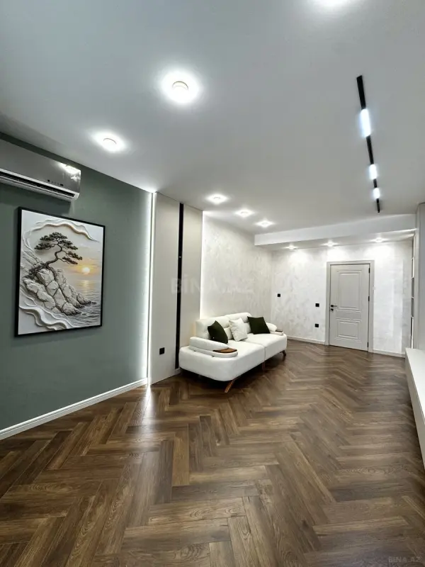 Satılır 3 otaqlı mənzil 126 m²