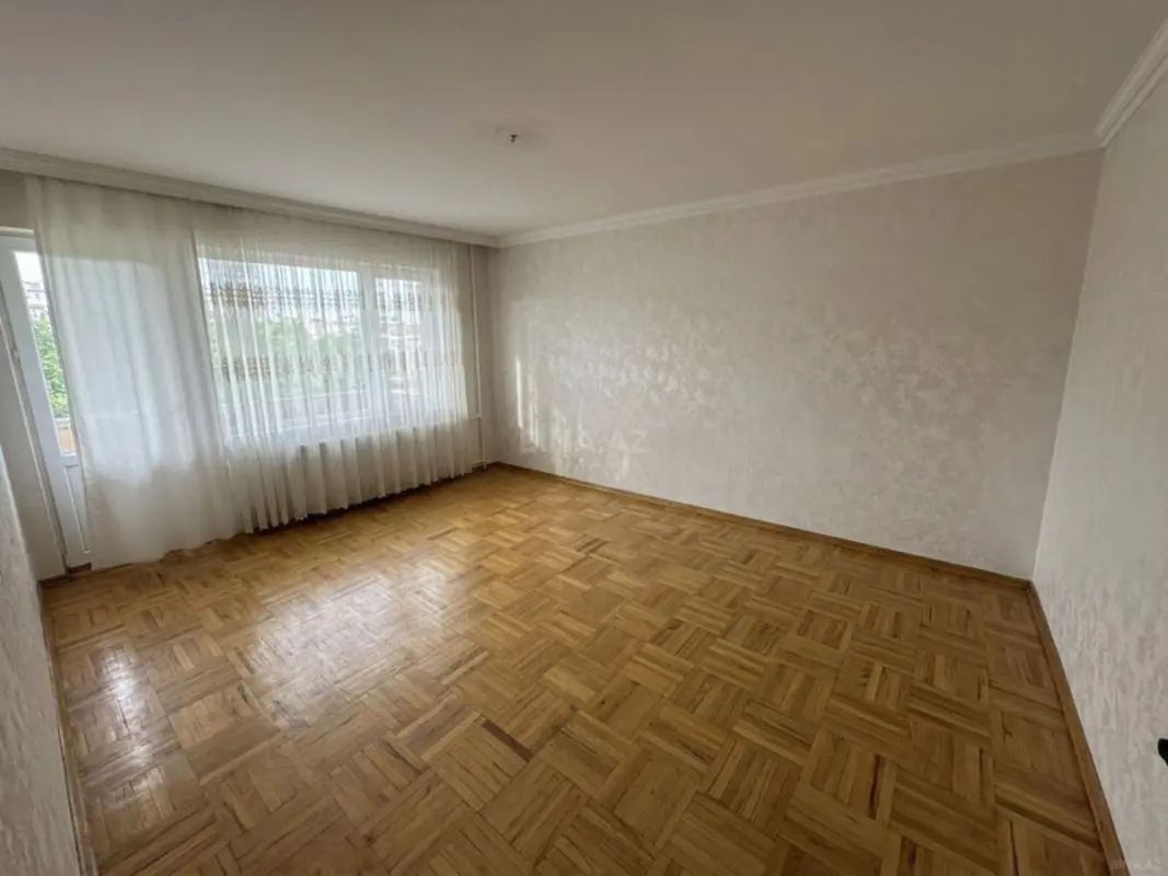 Satılır 4 otaqlı mənzil 115 m²