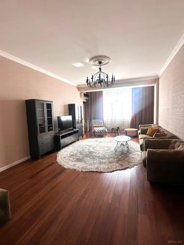Kirayə verilir 3 otaqlı mənzil 120 m²