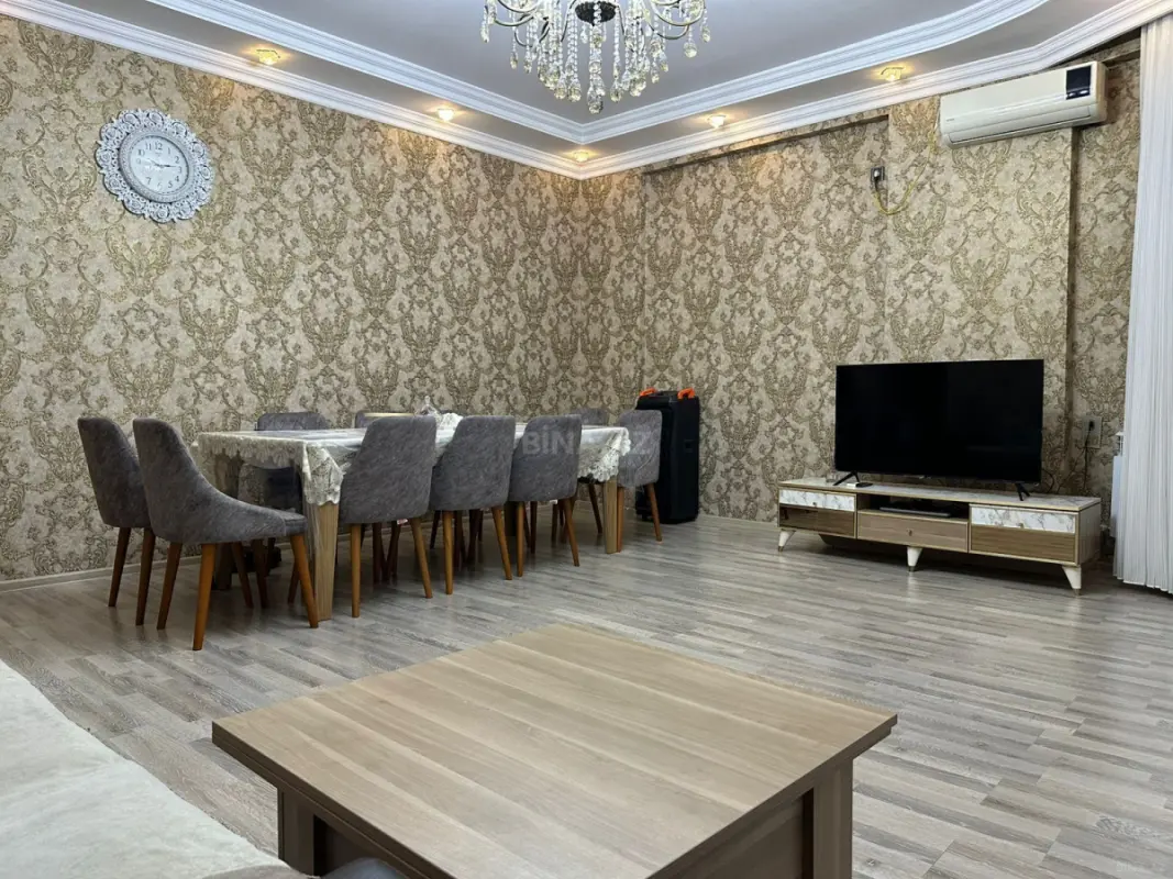 Satılır 4 otaqlı mənzil 160 m²