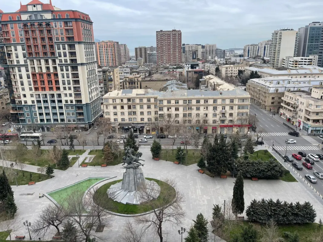 Satılır 2 otaqlı mənzil 95 m²