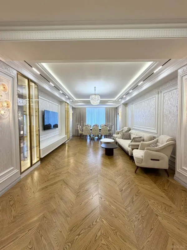 Satılır 4 otaqlı mənzil 233 m²
