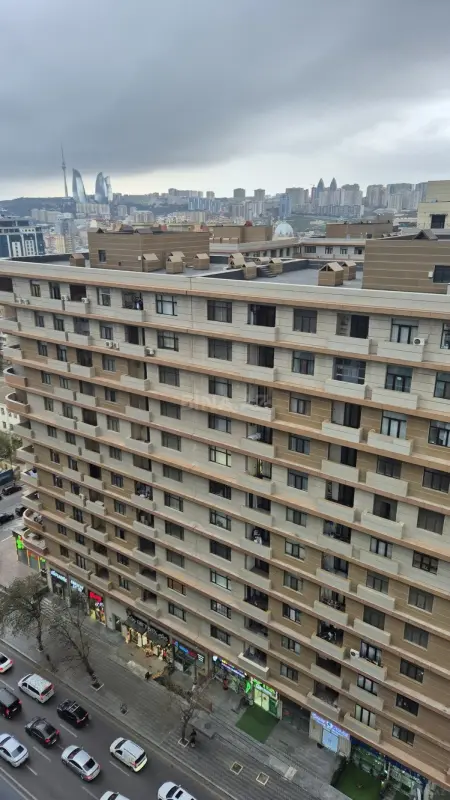 Satılır 4 otaqlı mənzil 220 m²