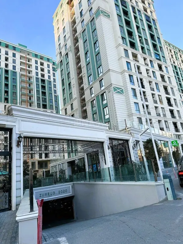Satılır 3 otaqlı mənzil 142 m²