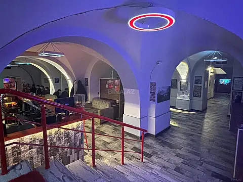 Kirayə verilir obyekt 300 m² — Bakı 300.00 m²