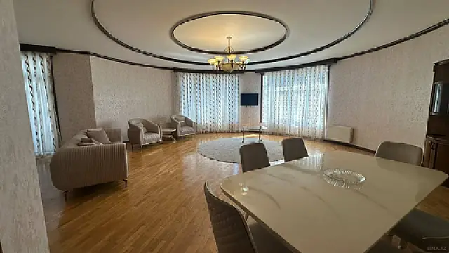 Kirayə verilir 5 otaqlı mənzil 240 m² — Bakı, Nizami 5 otaq 240.00 m²