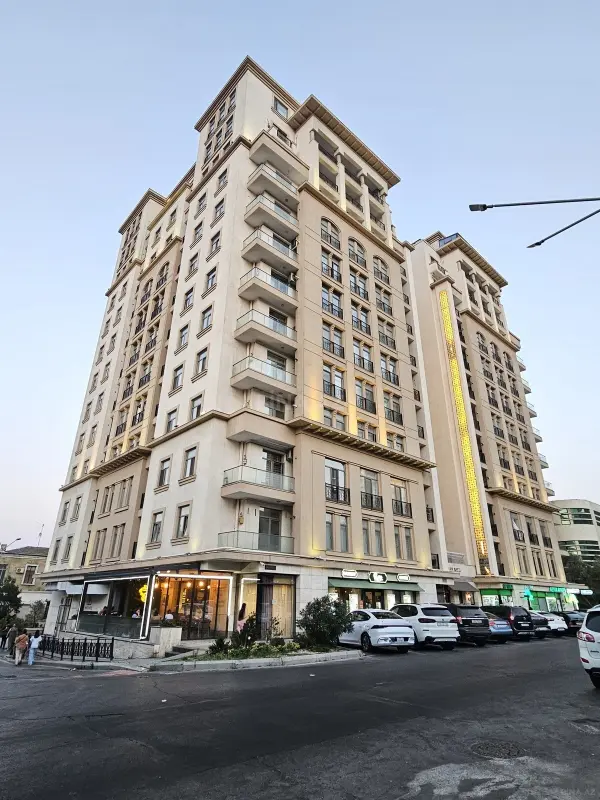 Satılır 4 otaqlı mənzil 146.2 m²