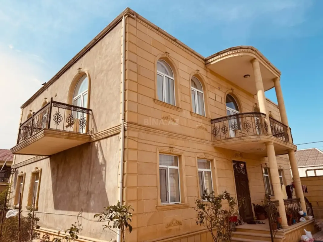 Satılır 6 otaqlı həyət evi 250 m²