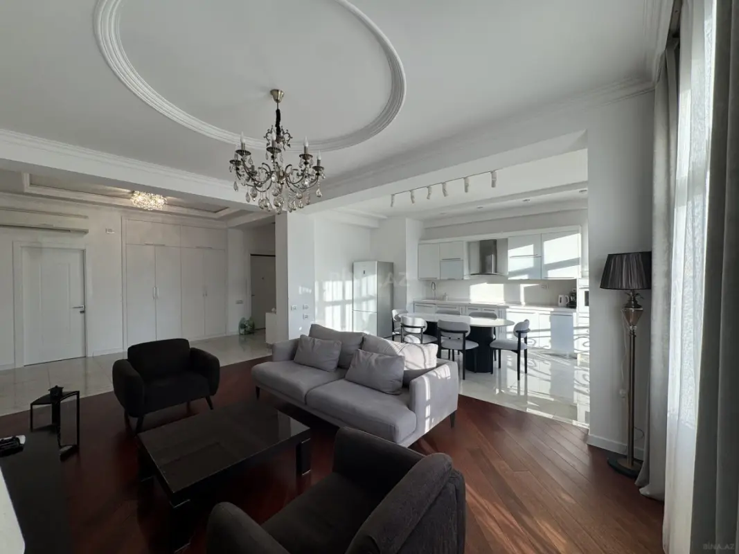 Satılır 4 otaqlı mənzil 141 m²
