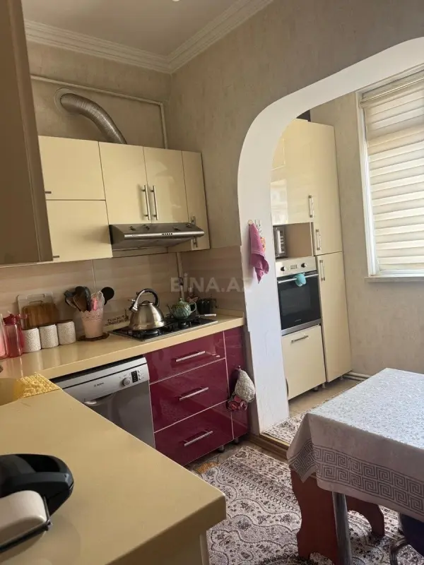 Satılır 4 otaqlı mənzil 120 m²