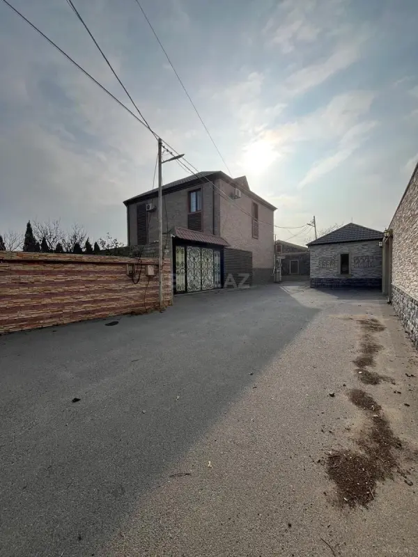 Satılır 5 otaqlı həyət evi 360 m²