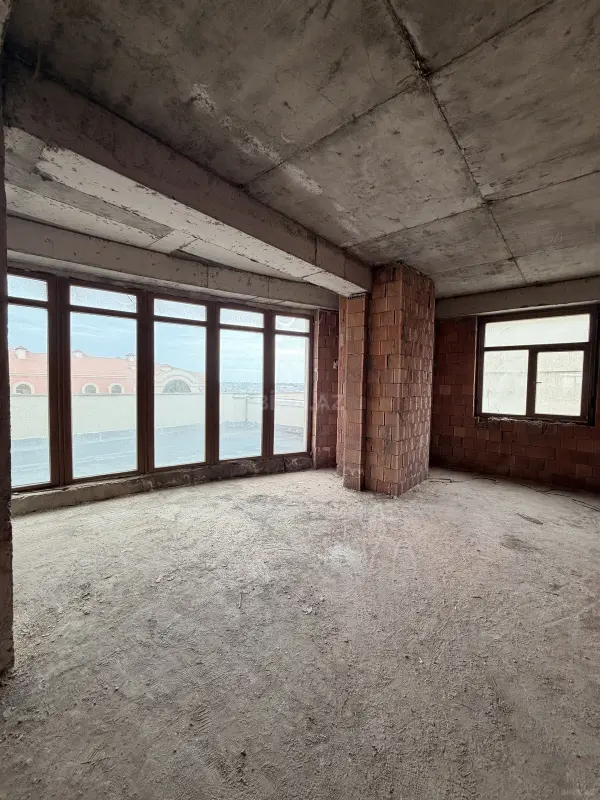Satılır 4 otaqlı mənzil 198 m²