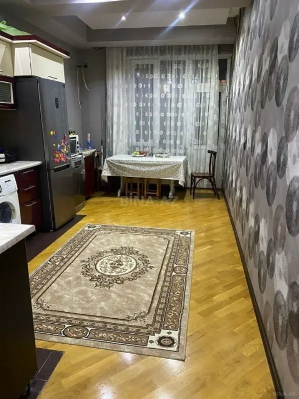 Satılır 3 otaqlı mənzil 130 m²