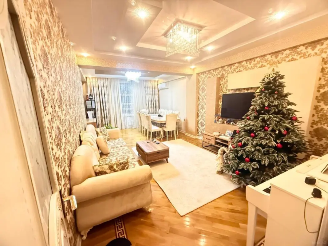 Satılır 3 otaqlı mənzil 131 m²