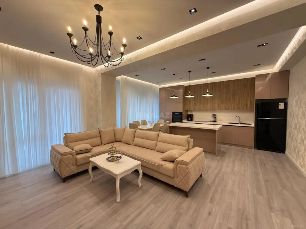 Kirayə verilir 4 otaqlı mənzil 165 m²