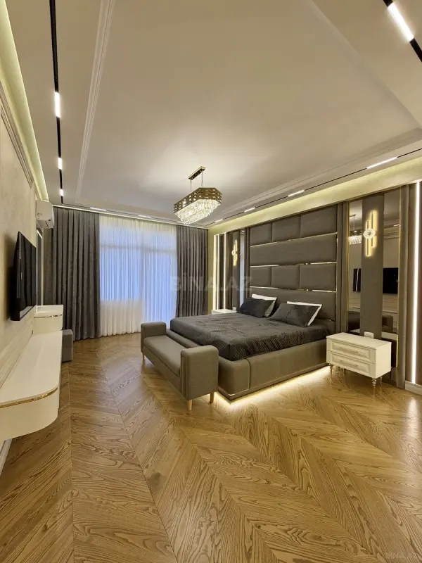 Satılır 4 otaqlı mənzil 233 m²