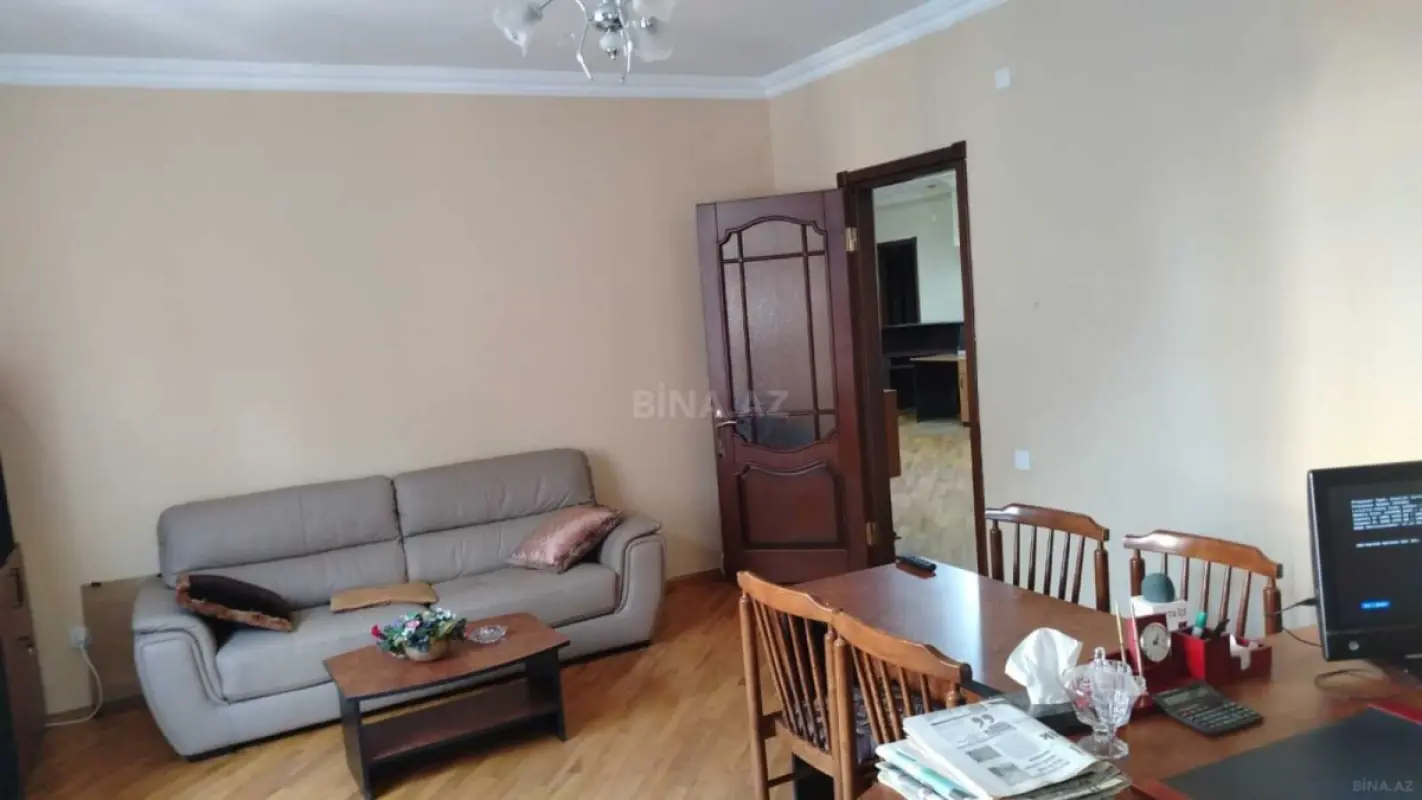 Satılır 3 otaqlı mənzil 130 m²