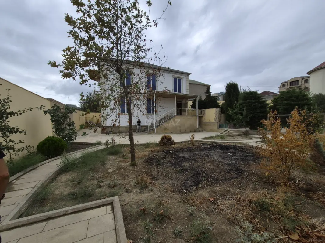 Satılır 7 otaqlı həyət evi 220 m²