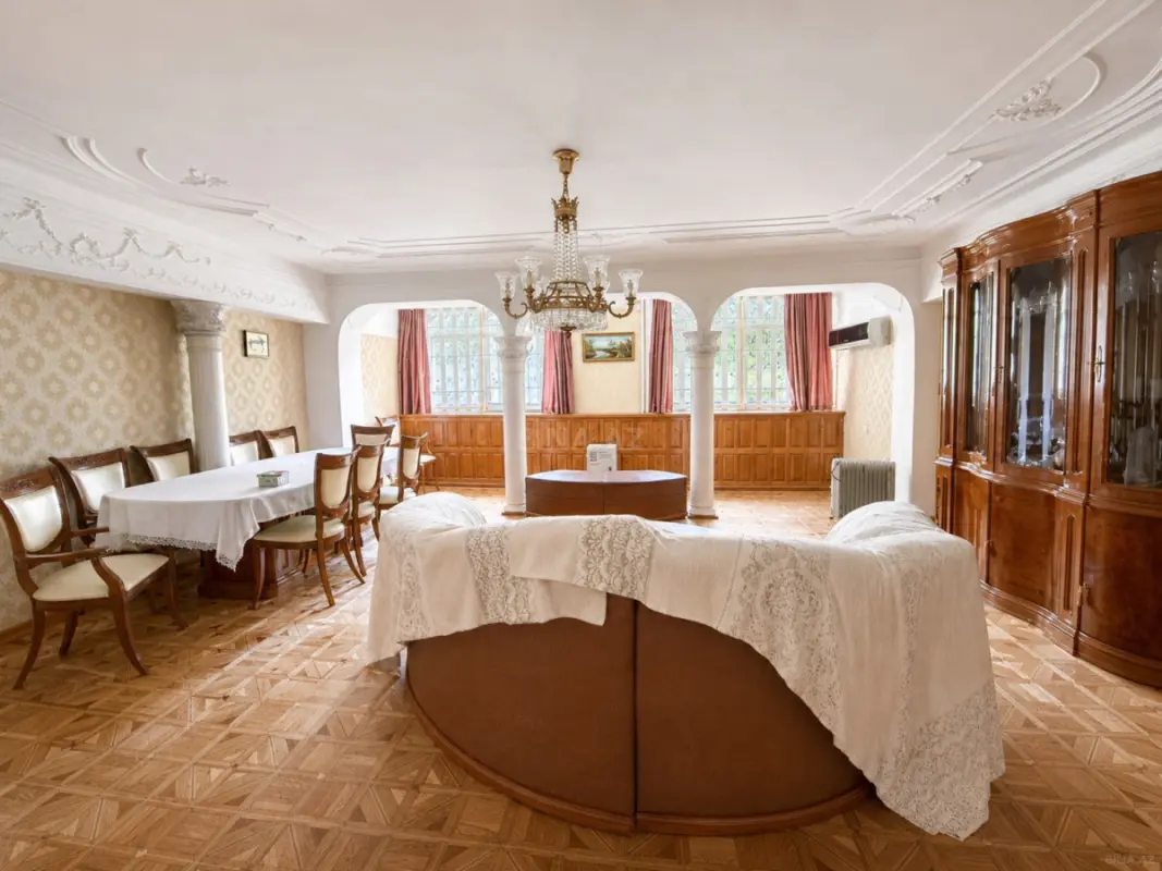 Satılır 4 otaqlı mənzil 190 m²