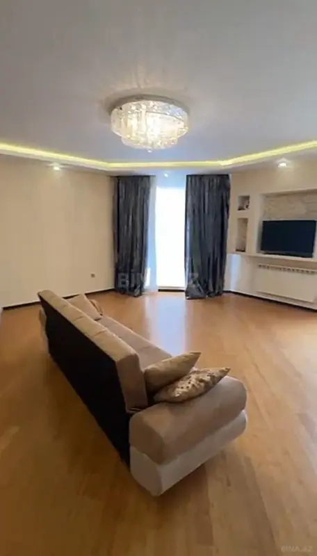 Kirayə verilir 4 otaqlı mənzil 160 m²