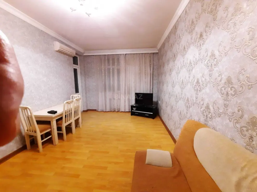 Kirayə verilir 2 otaqlı mənzil 76 m²