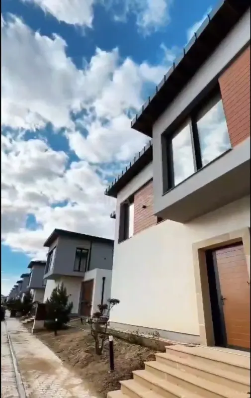 Satılır 5 otaqlı həyət evi 279 m²