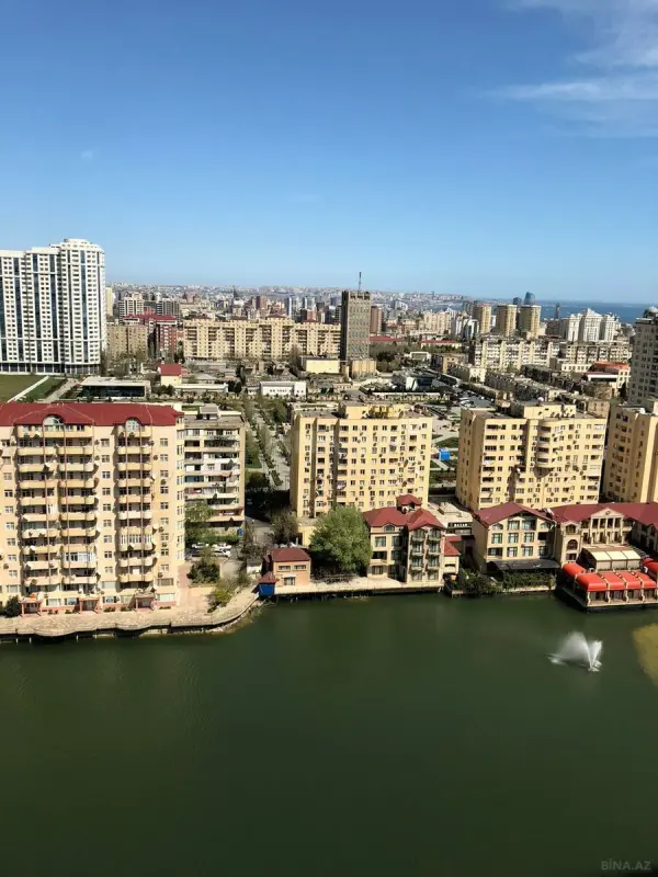 Satılır 2 otaqlı mənzil 101 m²