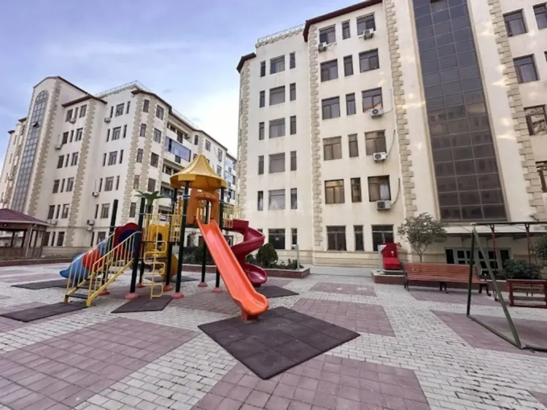 Satılır 3 otaqlı mənzil 148 m²