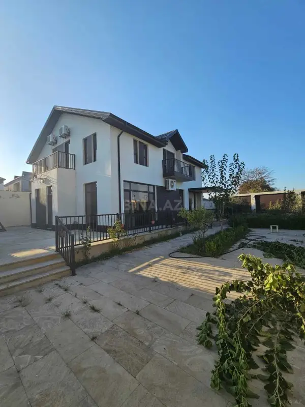 Satılır 6 otaqlı həyət evi 240 m²