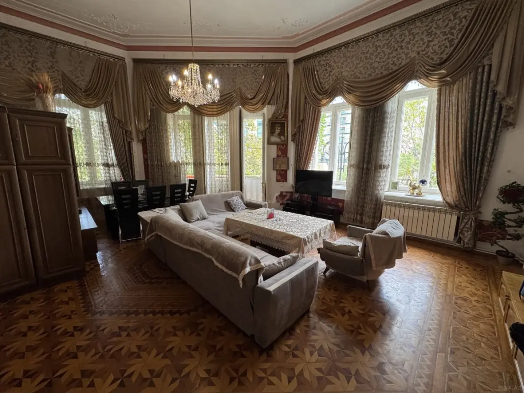 Kirayə verilir 2 otaqlı mənzil 75 m²
