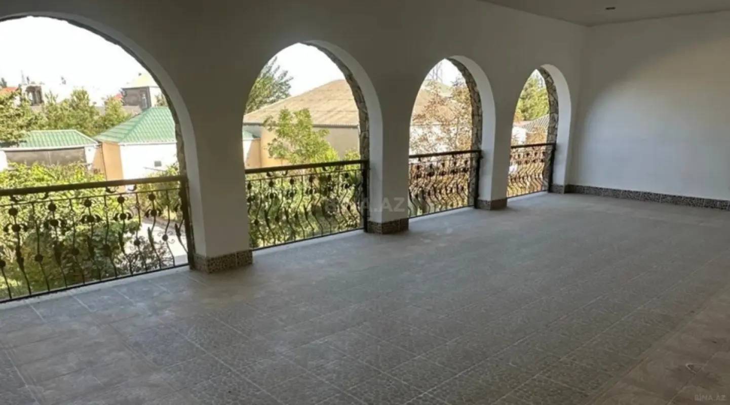 Satılır 9 otaqlı həyət evi 600 m²