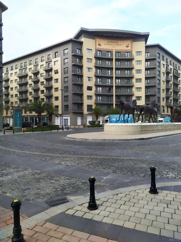 Satılır 3 otaqlı mənzil 126 m²