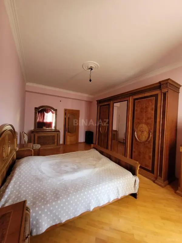 Kirayə verilir 4 otaqlı mənzil 165 m²