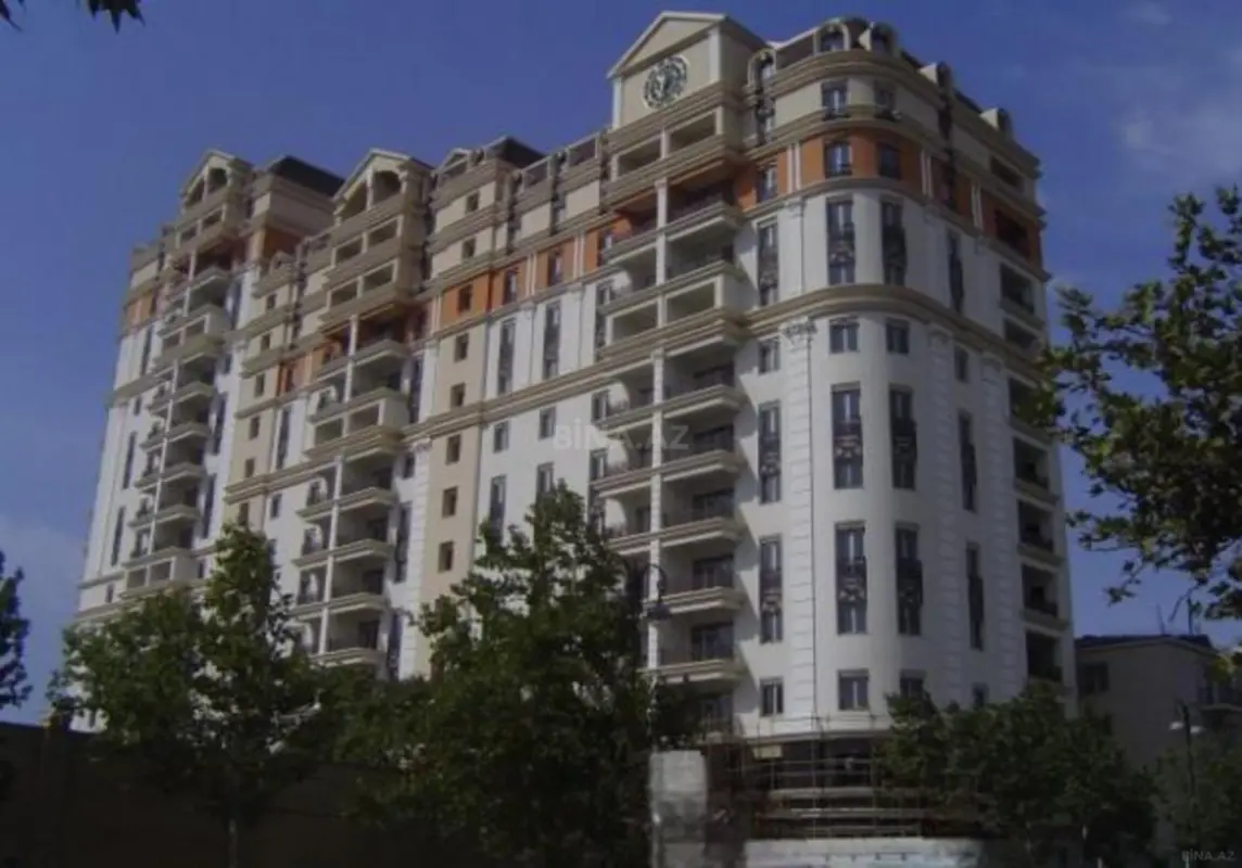 Kirayə verilir 4 otaqlı mənzil 240 m²