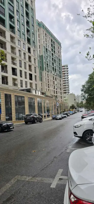 Satılır obyekt 200 m²