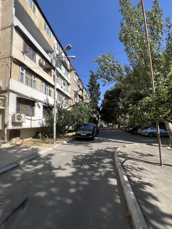 Satılır 4 otaqlı mənzil 110 m²