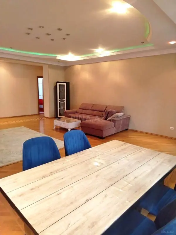 Kirayə verilir 3 otaqlı mənzil 140 m²
