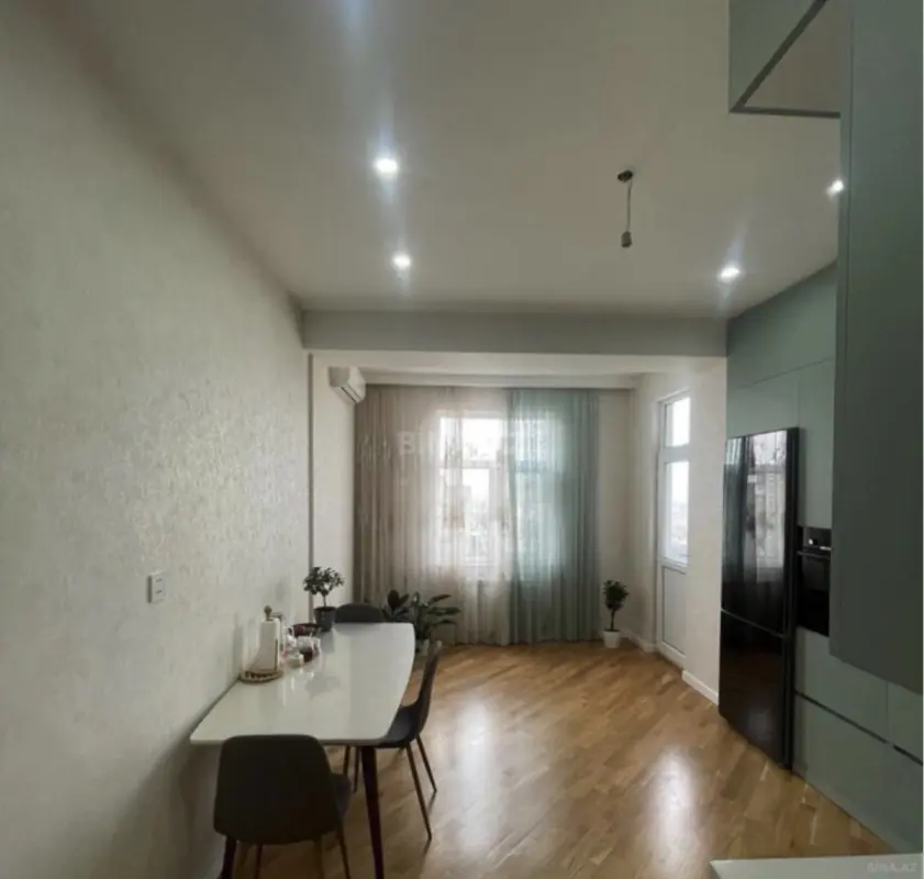 Kirayə verilir 3 otaqlı mənzil 145 m²