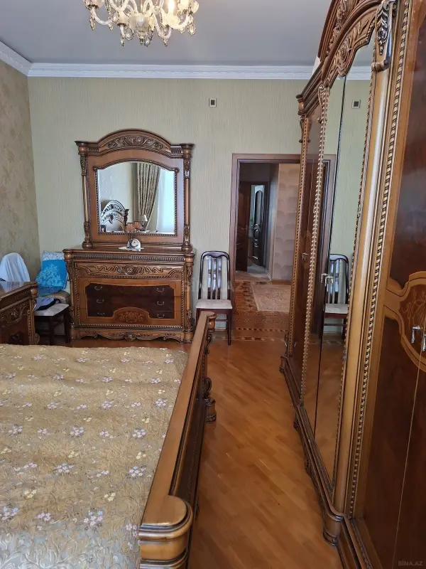 Satılır 4 otaqlı mənzil 146 m²