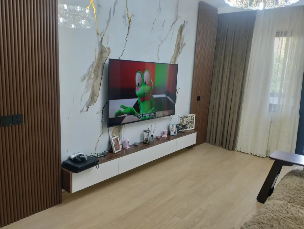 Satılır 4 otaqlı mənzil 100 m²