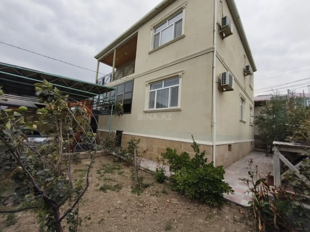 Satılır 6 otaqlı həyət evi 220 m²