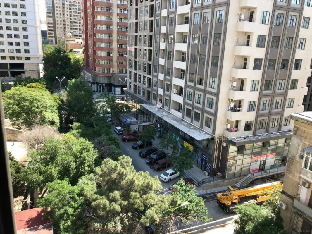 Satılır 3 otaqlı mənzil 177 m²